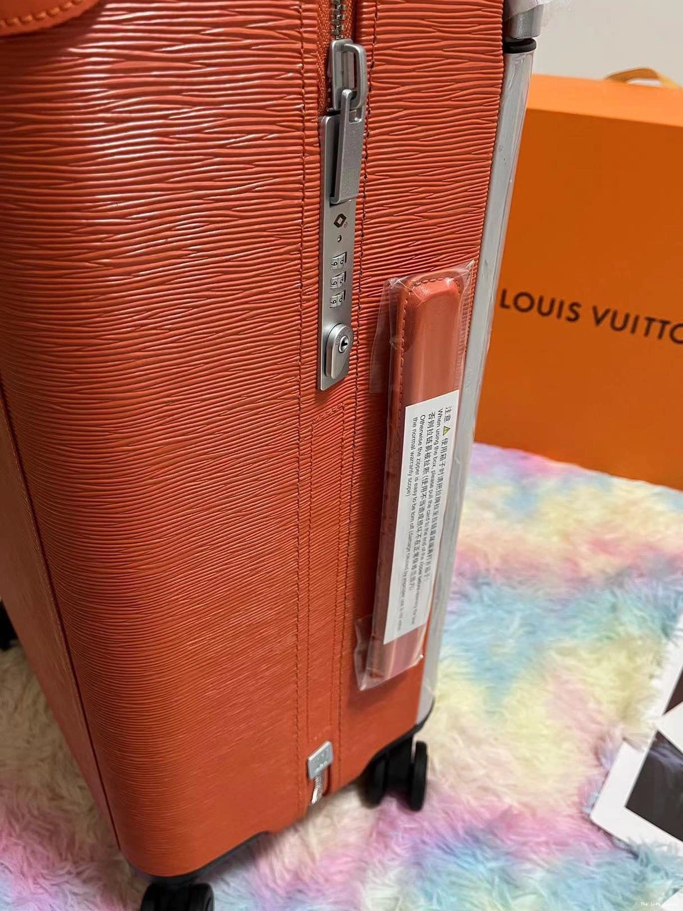 37L CABIN 55 ORANGE HORIZON SUITCASE CUSTOM 0819